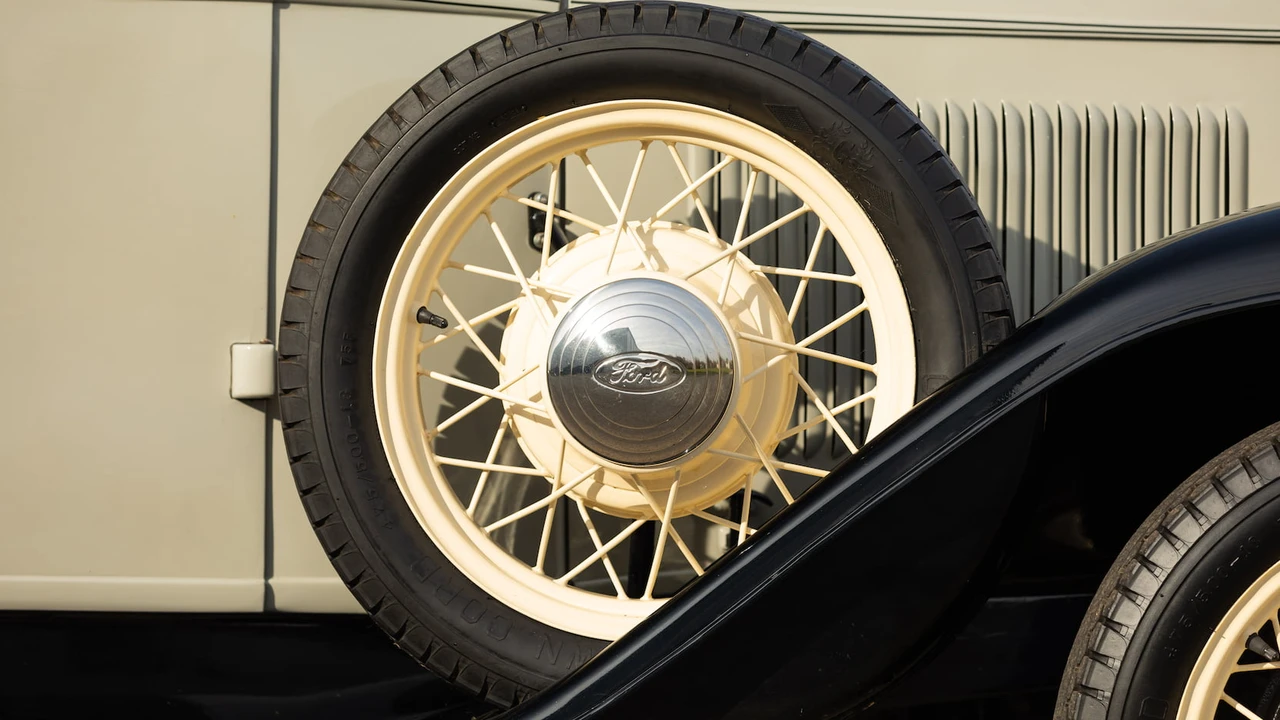 1932 Ford Model B - Image 10 of 18