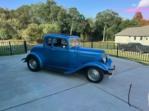 1932 Ford 5-Window Coupe
