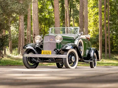 1932 Ford V-8 DeLuxe Roadster