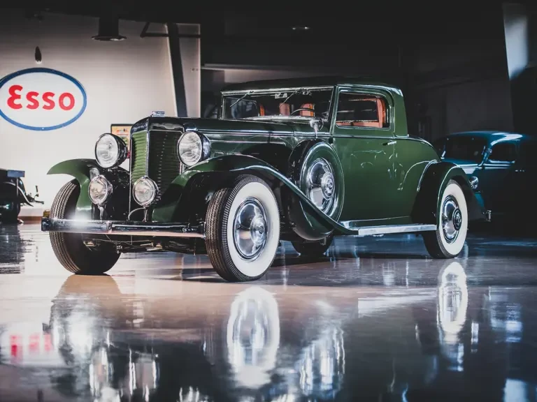 1932 Marmon - Image 2 of 24