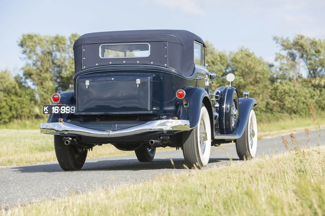 1933 Auburn Twelve - Image 2 of 28
