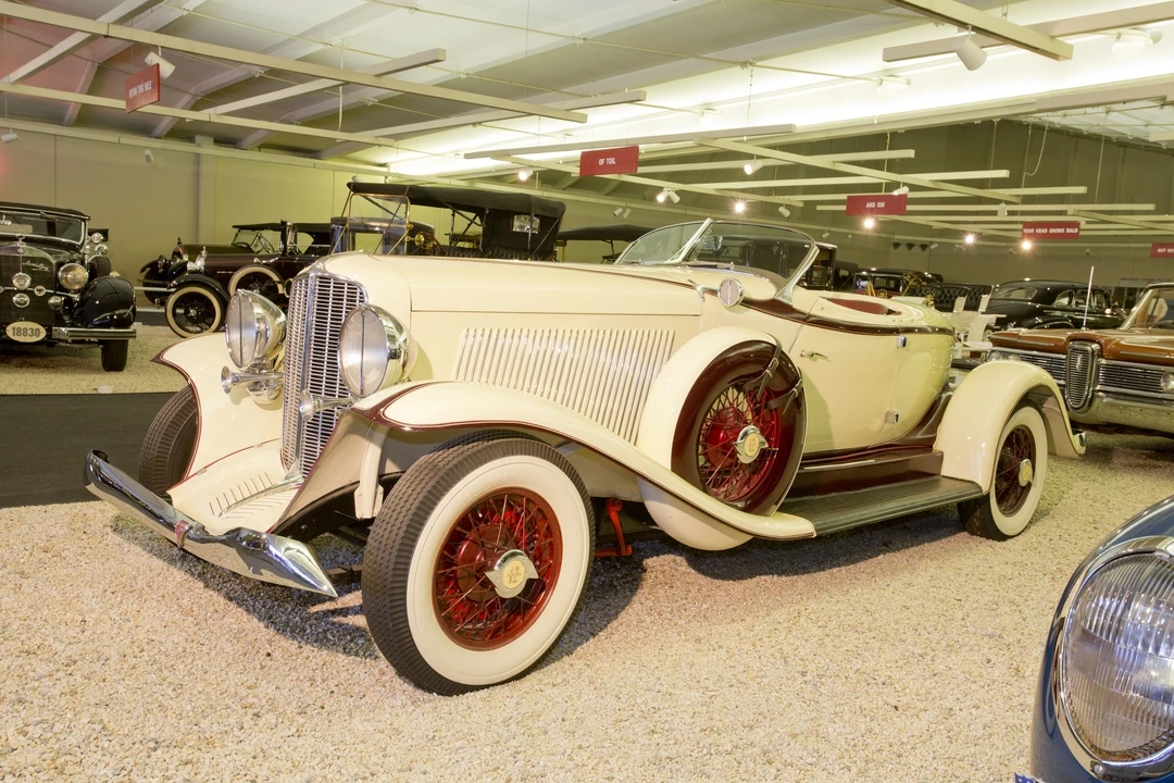 1933 Auburn Twelve - Image 6 of 24