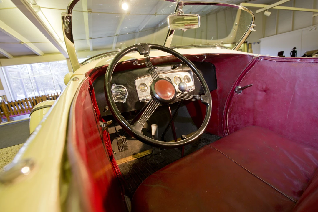 1933 Auburn Twelve - Image 2 of 24