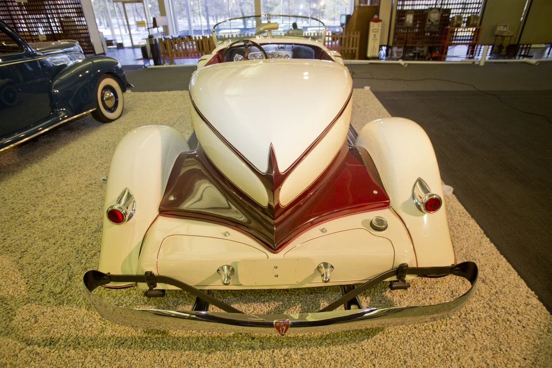 1933 Auburn Twelve - Image 4 of 24