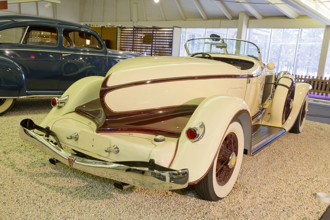 1933 Auburn Twelve - Image 5 of 24