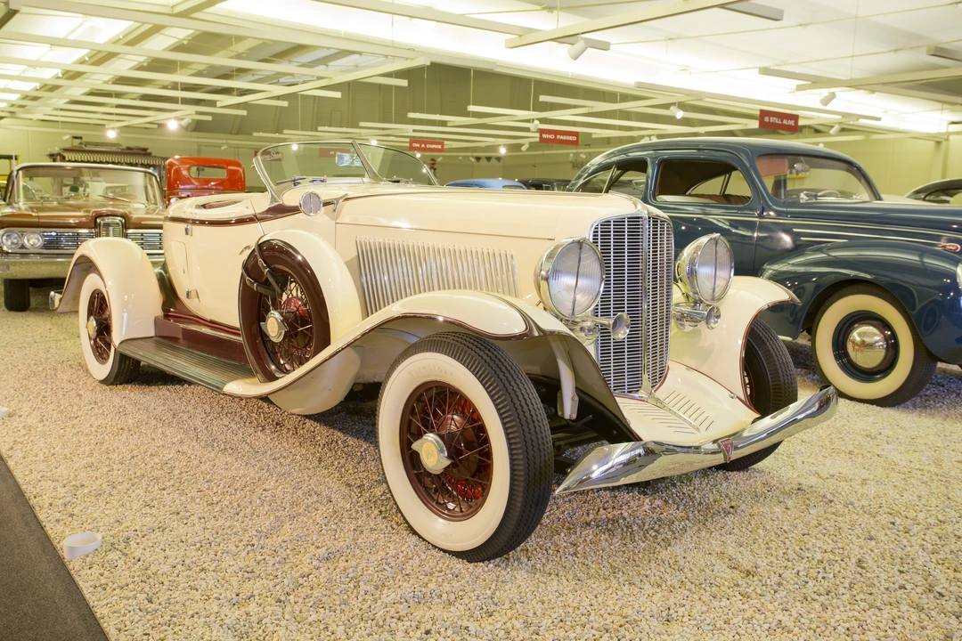 1933 Auburn Twelve - Image 14 of 24