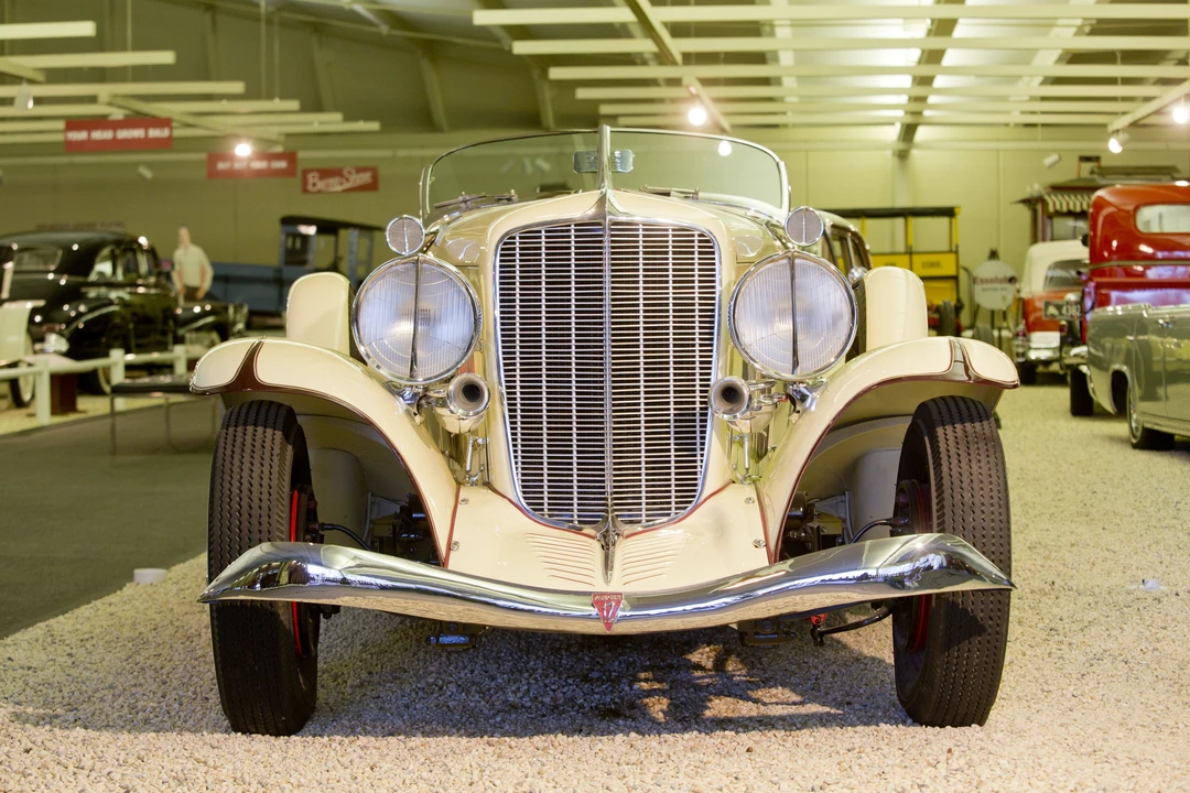 1933 Auburn Twelve - Image 8 of 24
