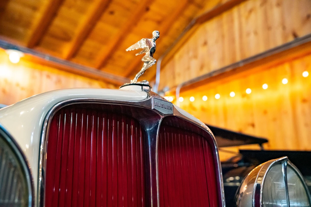 1933 Auburn Eight - Image 3 of 31