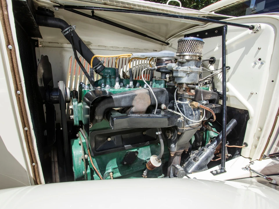 1933 Auburn Eight - Image 13 of 20