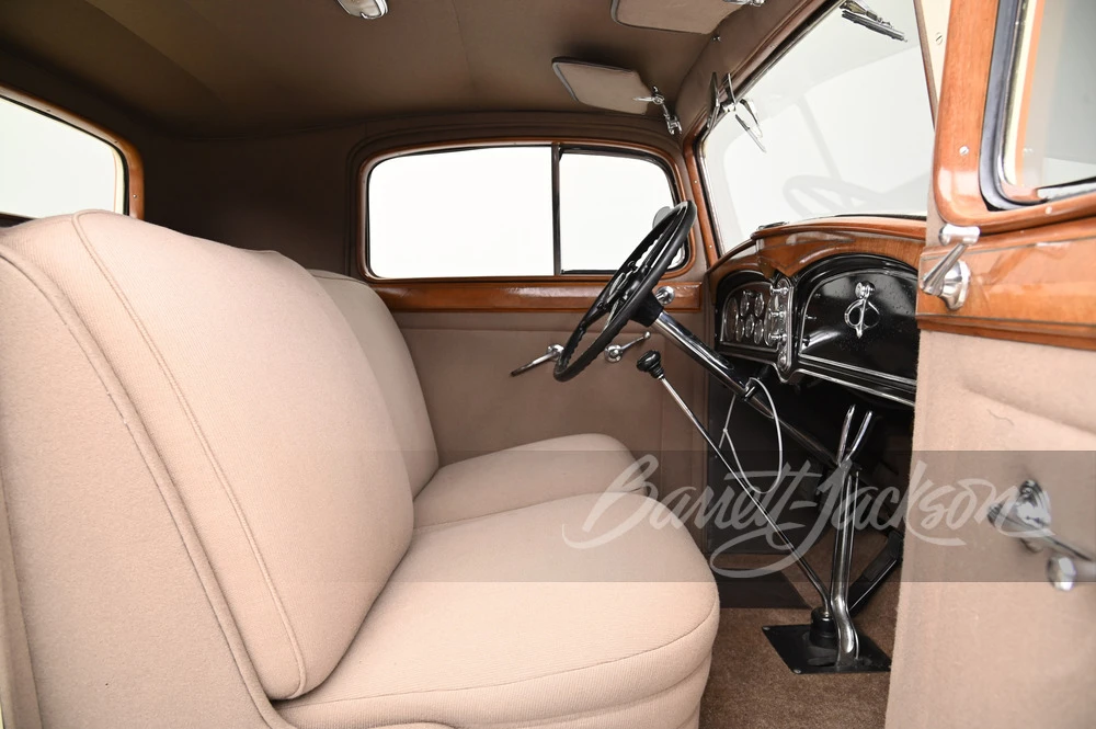 1933 Cadillac V-12 - Image 3 of 31
