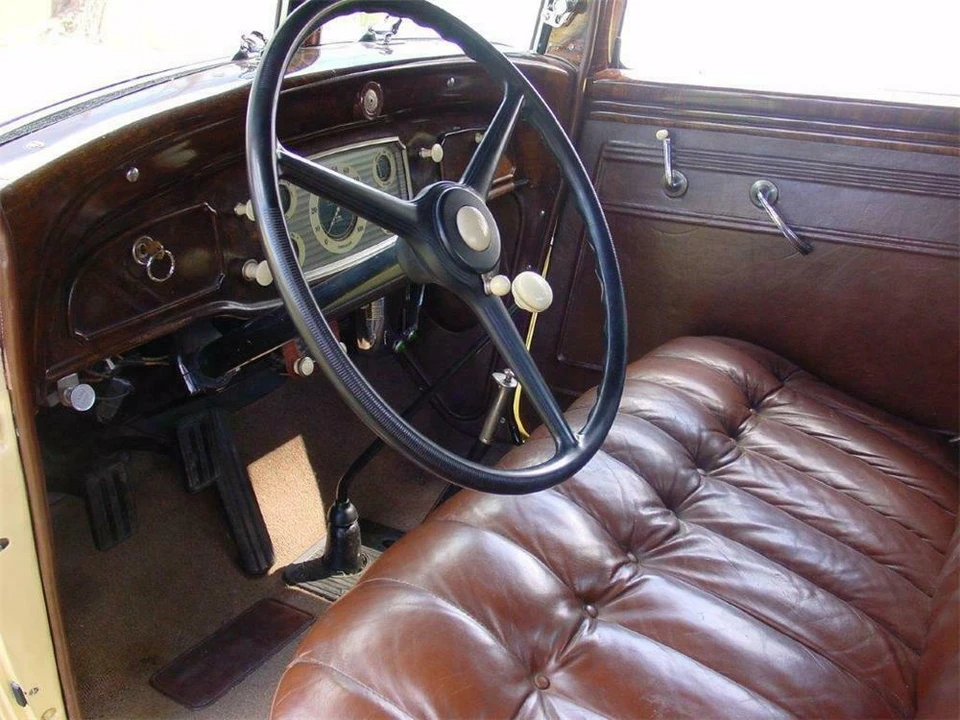 1933 Chrysler - Image 2 of 4