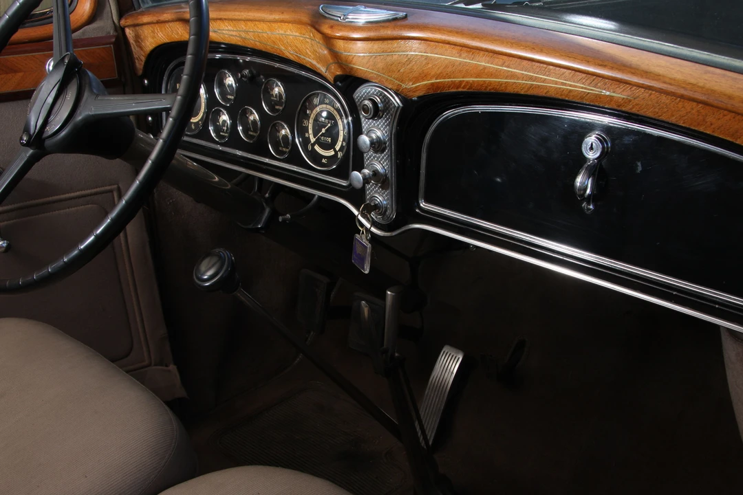1933 Cadillac V-12 - Image 13 of 19