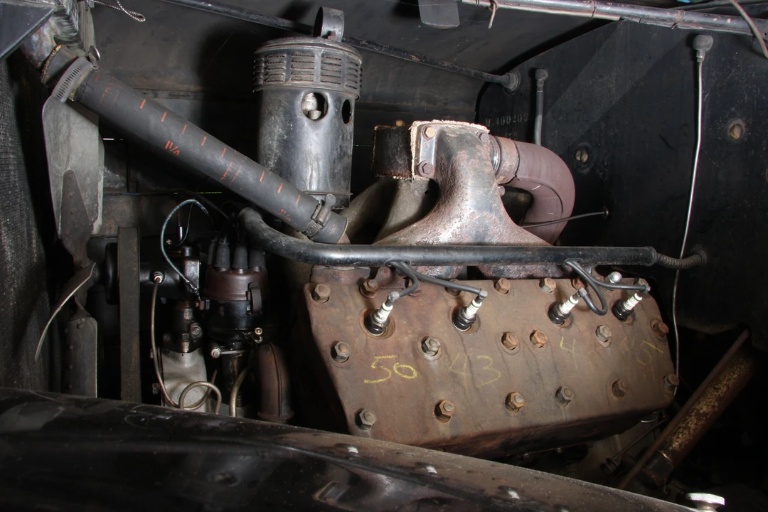 1933 Cadillac V-12 - Image 2 of 19
