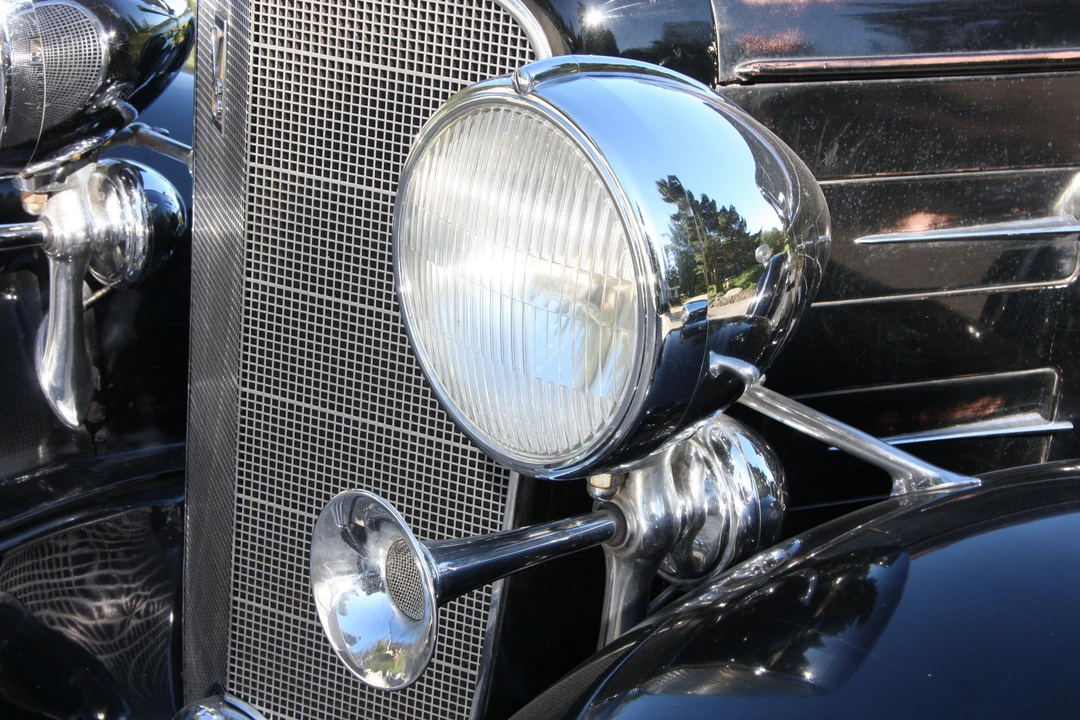 1933 Cadillac V-12 - Image 6 of 19