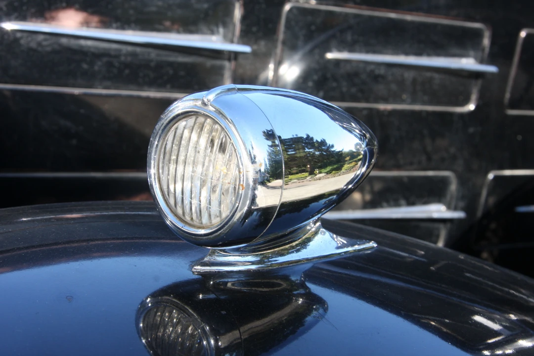 1933 Cadillac V-12 - Image 4 of 19