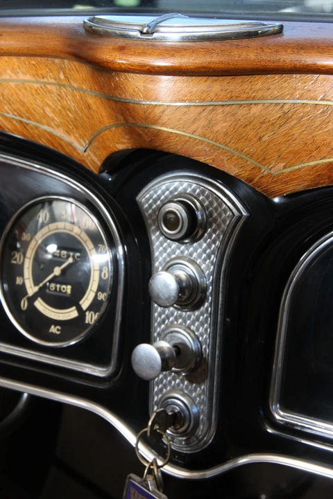 1933 Cadillac V-12 - Image 15 of 19