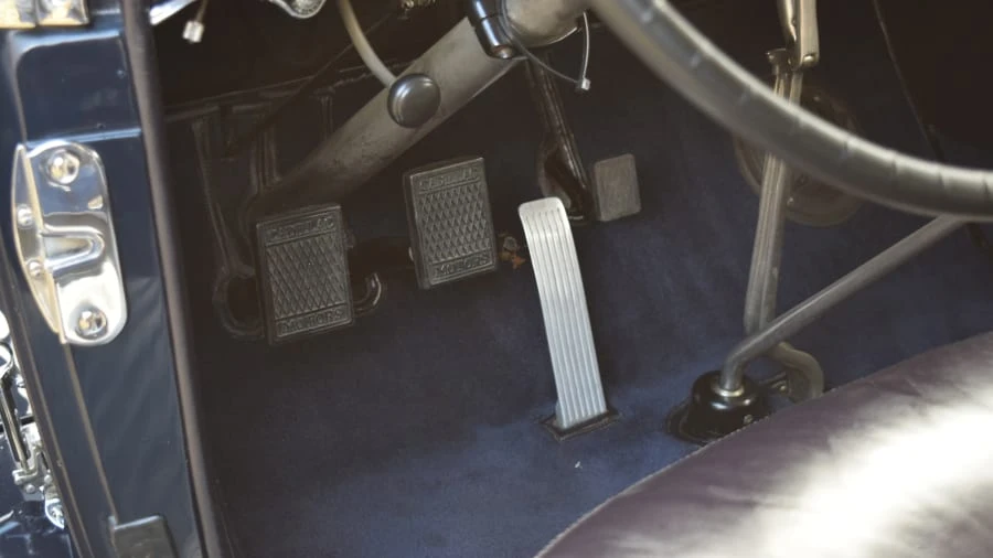 1933 Cadillac V-12 - Image 27 of 31
