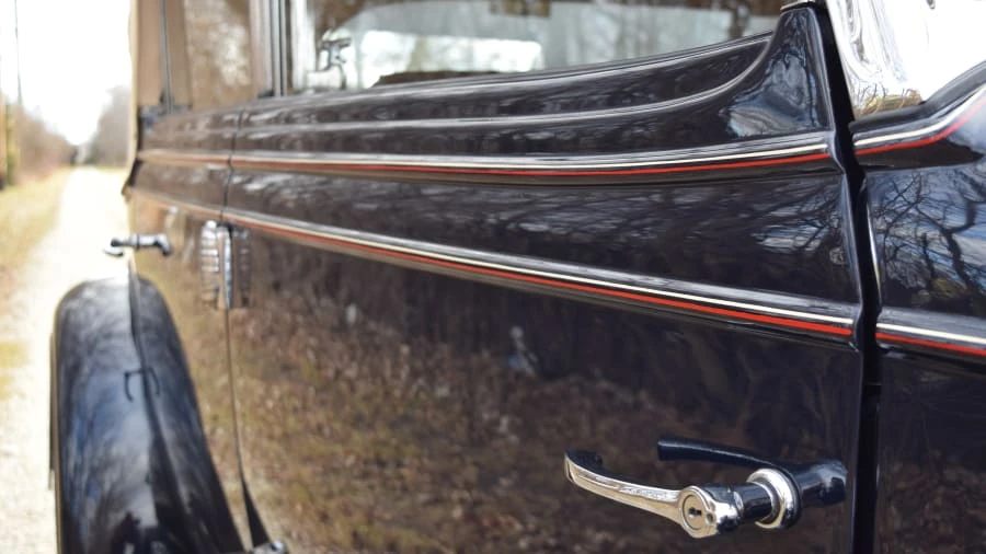 1933 Cadillac V-12 - Image 7 of 31