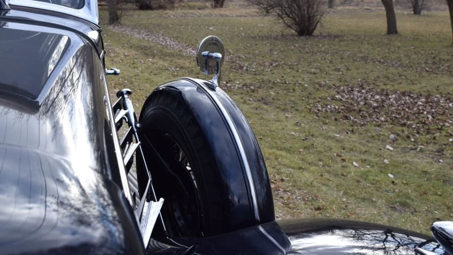 1933 Cadillac V-12 - Image 11 of 31