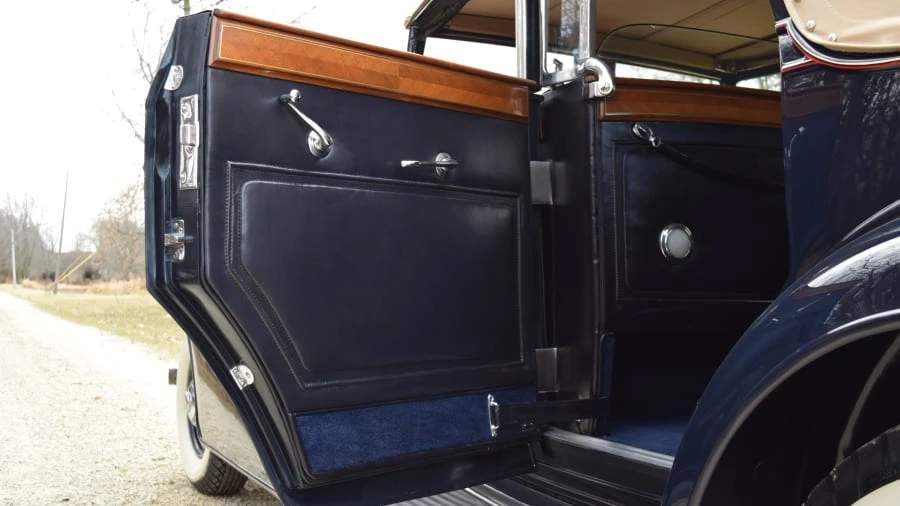 1933 Cadillac V-12 - Image 24 of 31