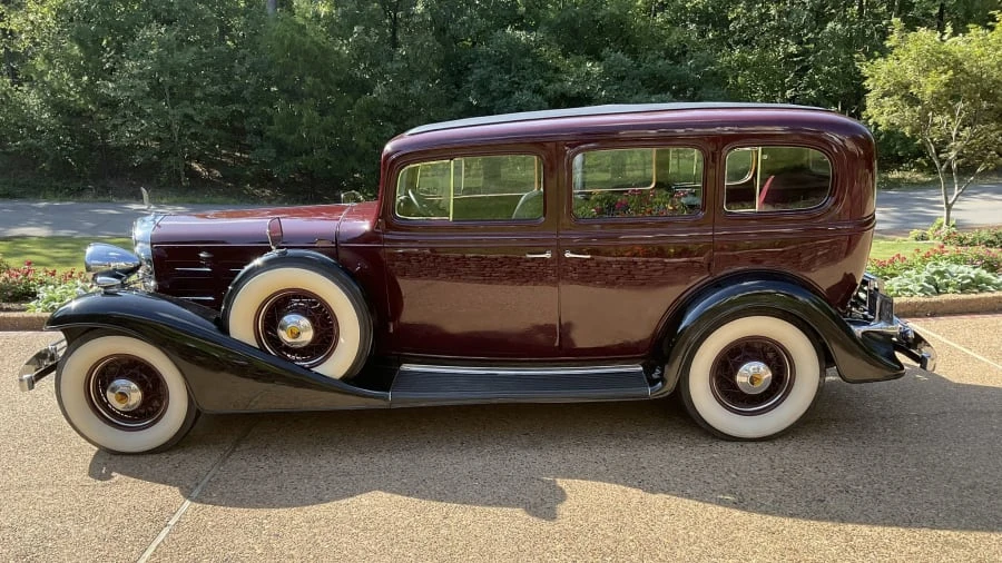 1933 Cadillac V-12 - Image 2 of 31