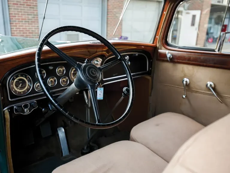 1933 Cadillac V-12 - Image 5 of 23