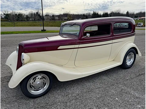 1933 Ford 2-Dr Sedan Custom Hot Rod