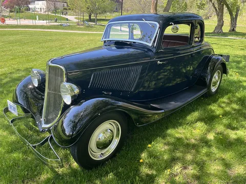 1933 Ford 5-Window Coupe