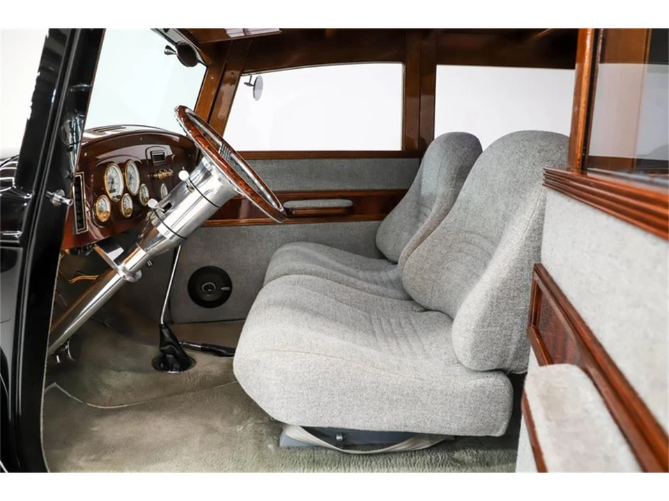 1933 Ford Customline - Image 25 of 31