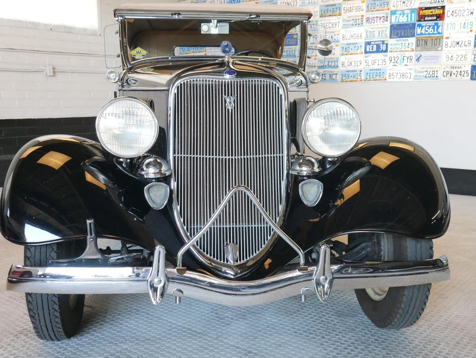 1933 Ford Model 18 & 40 - Image 4 of 12