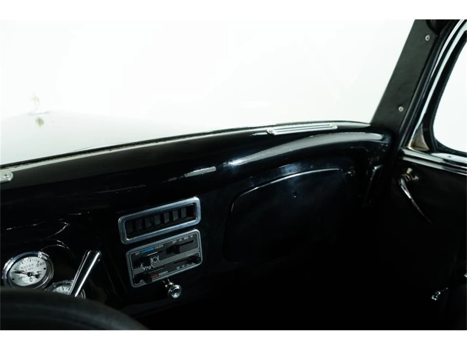 1933 Ford Standard & Deluxe & Super Deluxe - Image 30 of 31