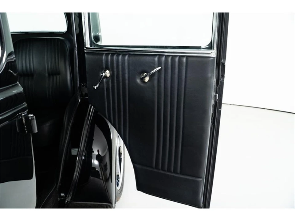 1933 Ford Standard & Deluxe & Super Deluxe - Image 24 of 31
