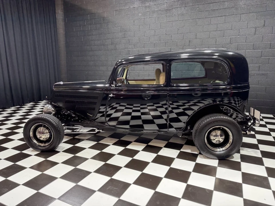 1933 Ford Model 18 & 40 - Image 4 of 21