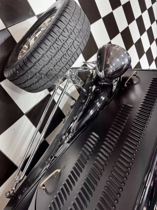1933 Ford Model 18 & 40 - Image 10 of 21