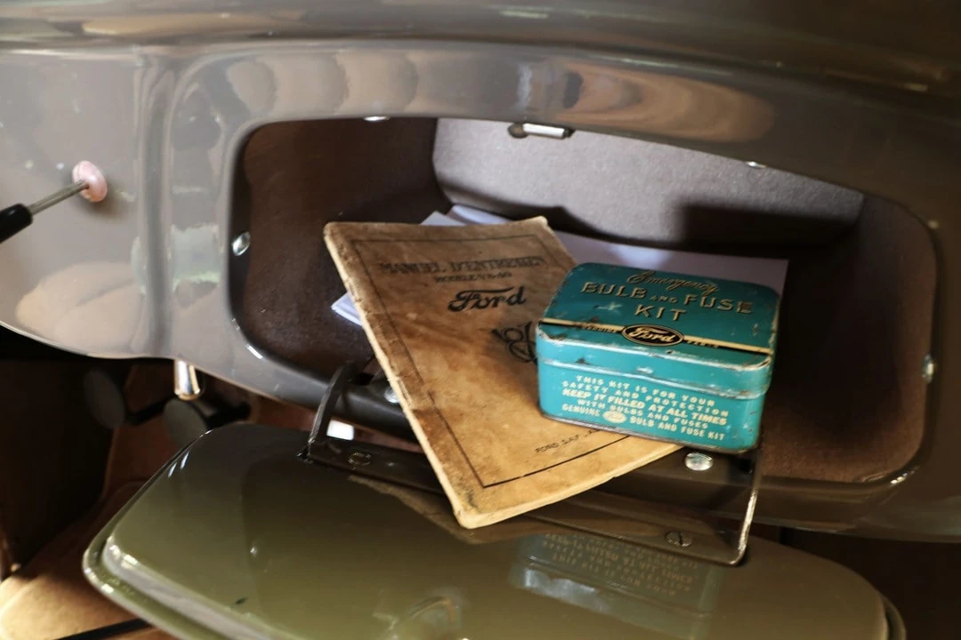 1933 Ford Model 18 & 40 - Image 14 of 30
