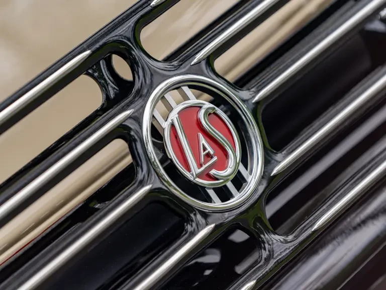 1933 LaSalle - Image 21 of 31