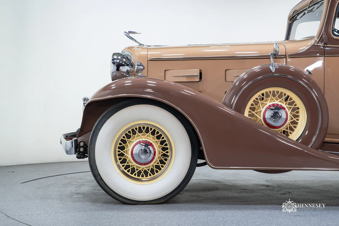 1933 LaSalle - Image 12 of 31
