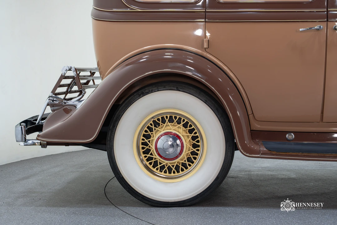 1933 LaSalle - Image 10 of 31