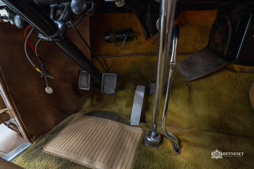 1933 LaSalle - Image 30 of 31