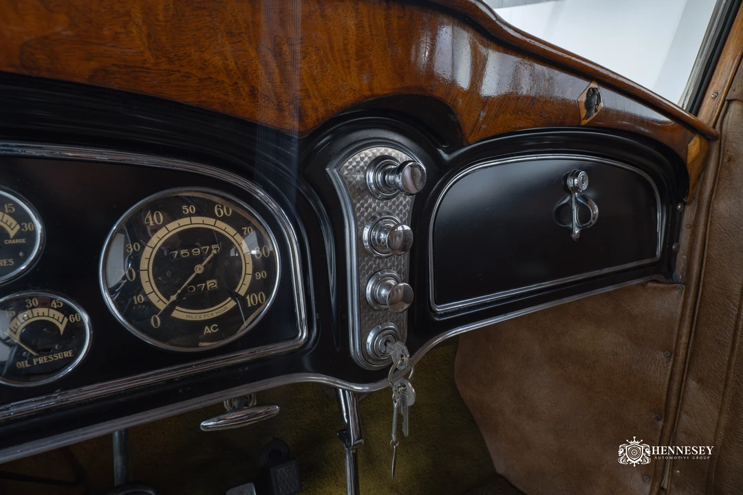 1933 LaSalle - Image 29 of 31