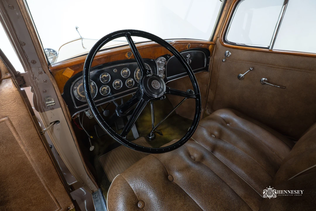 1933 LaSalle - Image 26 of 31
