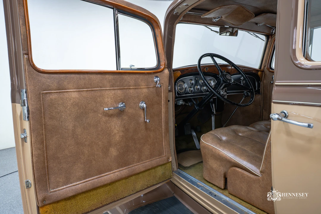 1933 LaSalle - Image 25 of 31