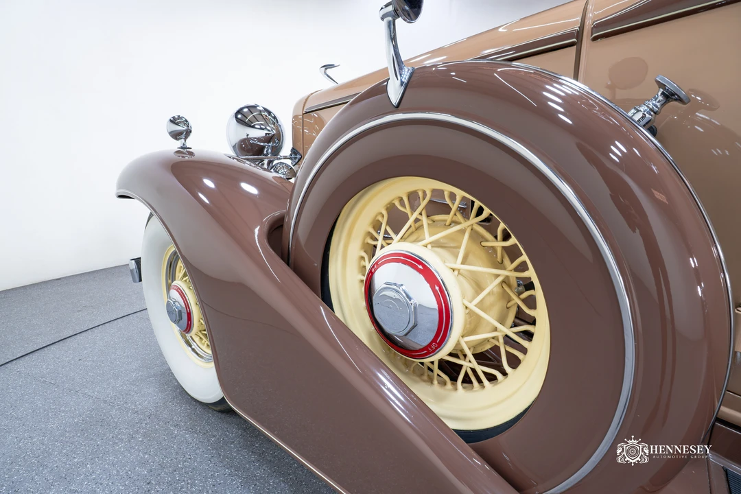 1933 LaSalle - Image 23 of 31