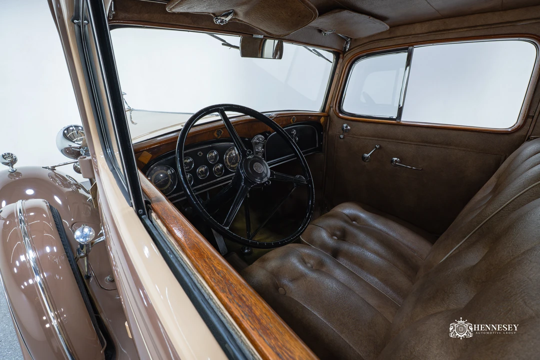 1933 LaSalle - Image 24 of 31