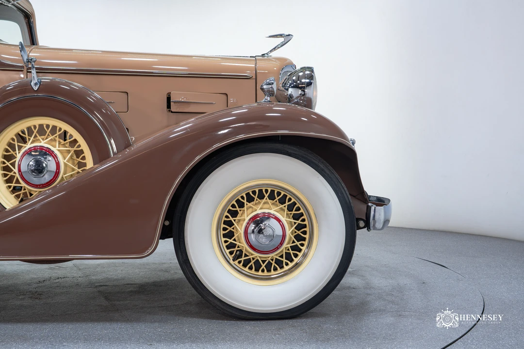 1933 LaSalle - Image 11 of 31