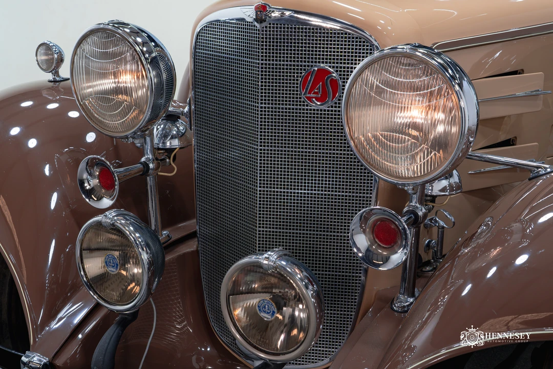 1933 LaSalle - Image 18 of 31