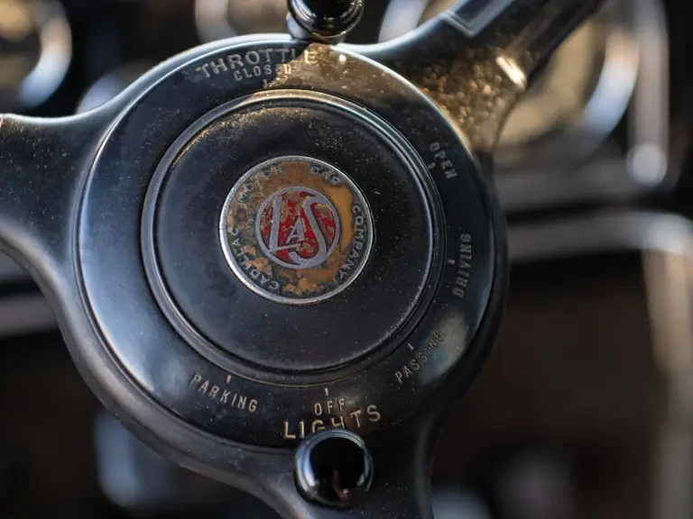 1933 LaSalle - Image 14 of 31
