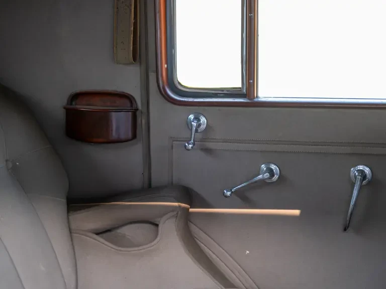 1933 LaSalle - Image 22 of 31