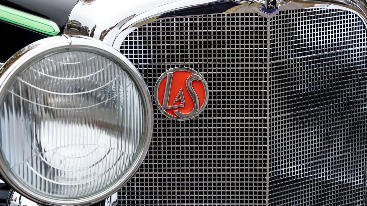 1933 LaSalle - Image 30 of 31