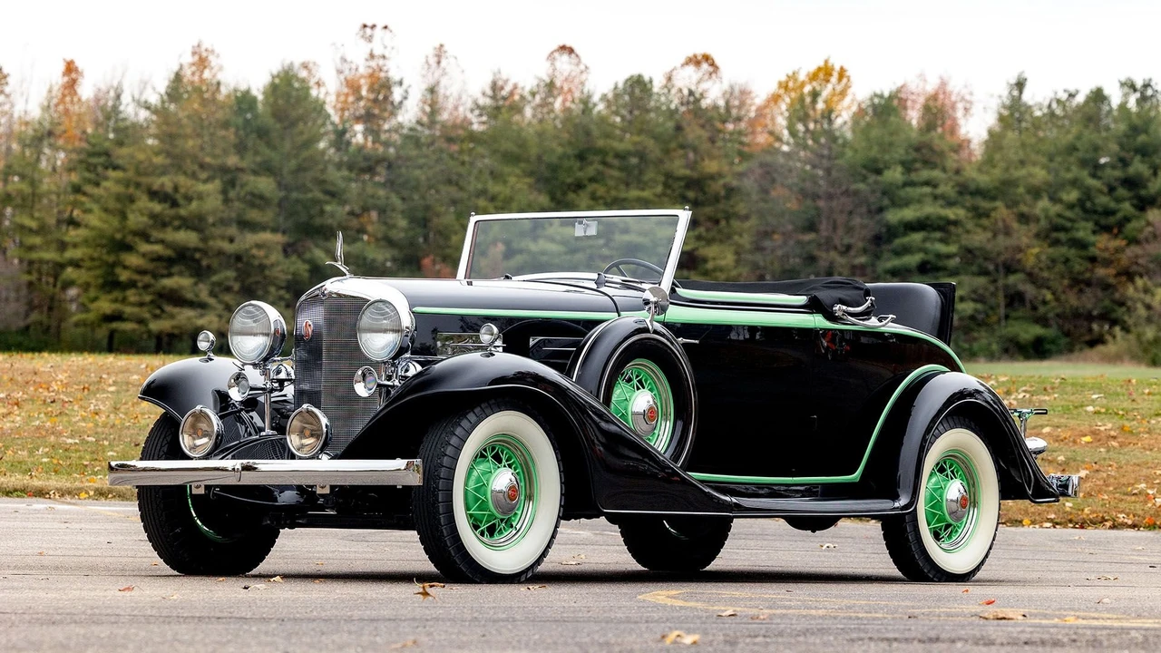 1933 LaSalle - Image 9 of 31